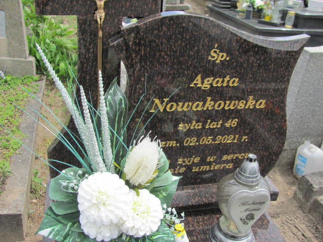 Agata Nowakowska 1975 Ślesin - Grobonet - Wyszukiwarka osób pochowanych